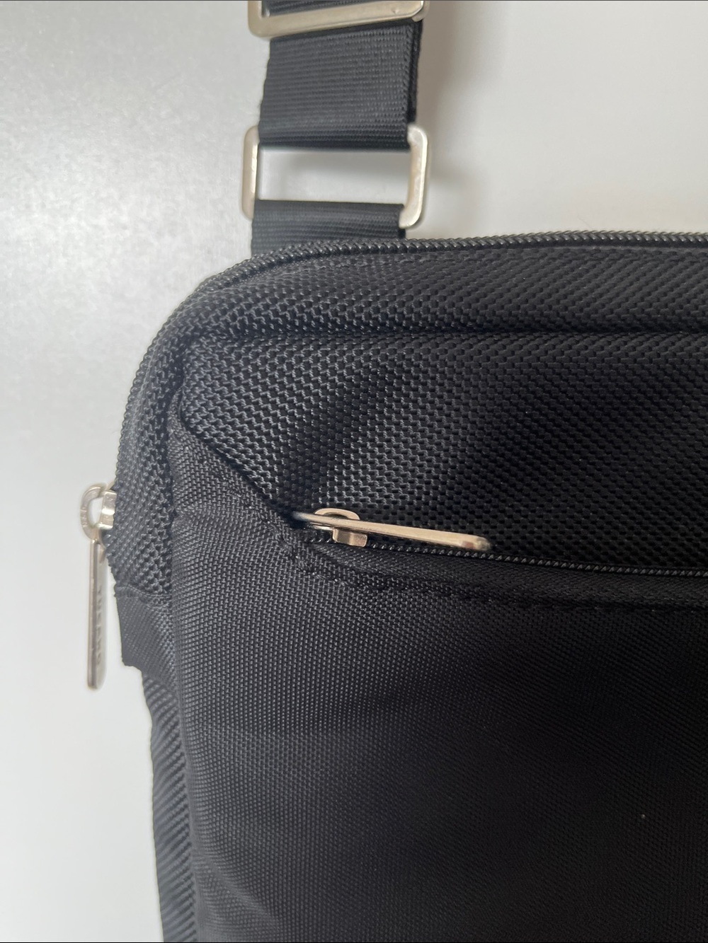 Back to University! TUCANO Finates Slim Cross Body Tablet Bag- Black Unisex - Picture 4 of 4
